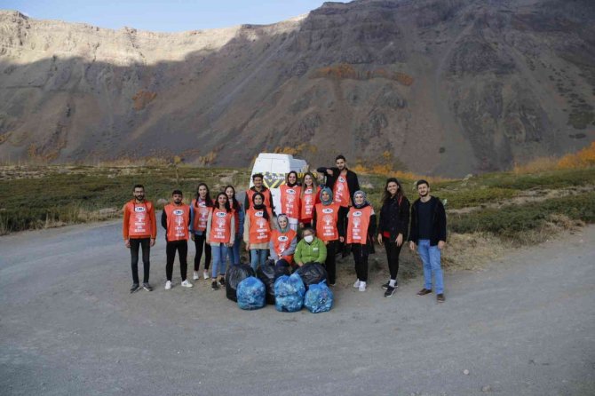 Tema Bitlis Gönüllülerinden Nemrut Kalderasında "Plogging" Etkinliği