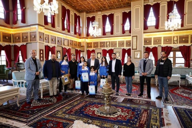 Başkan Çerçi Şampiyonları Ödüllendirdi