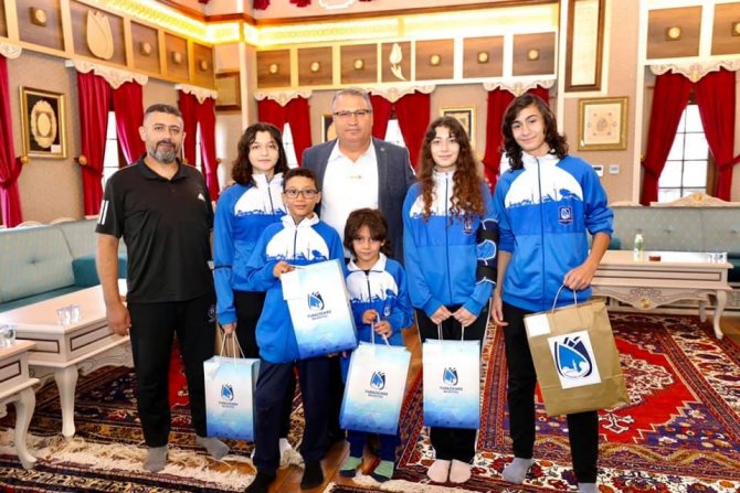 Başkan Çerçi Şampiyonları Ödüllendirdi