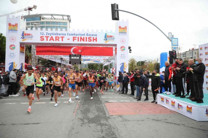 Zeytinburnu’nda Bin Spor Tutkunu Cumhuriyet Koşusu’nda Ter Döktü