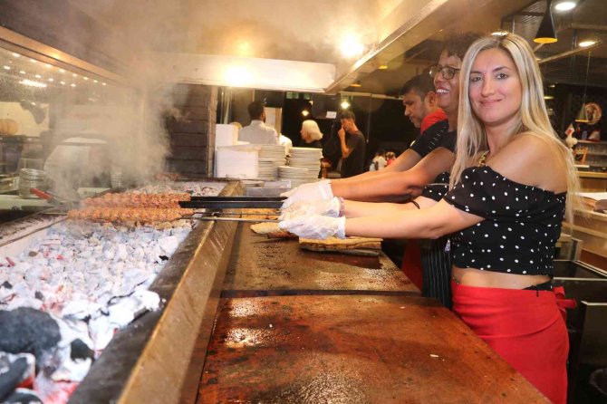 Turistlere Adana Kebap Eğitimi