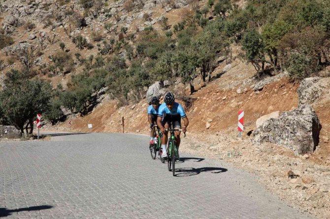 Cendere Köprüsü’nden Nemrut Dağı’na Bisikletli Tırmanış
