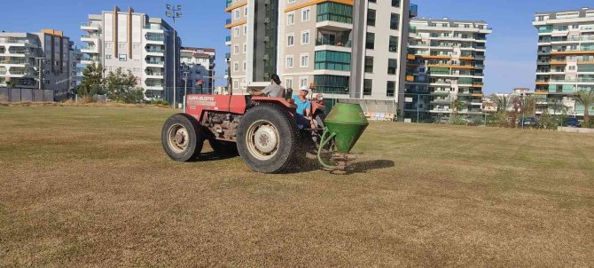 Alanya’da Çim Sahalara Kışlık Bakım