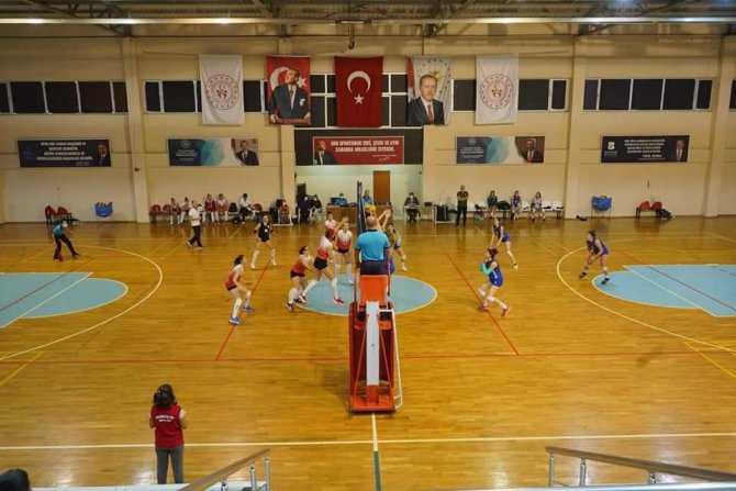 Ayvalıkgücü Belediyespor Voleybolda Doludizgin