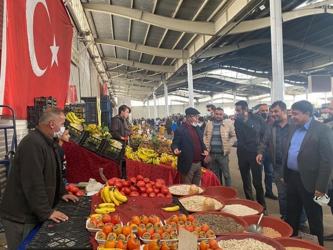 Belediye Başkanı Ekicioğlu, Pazar Esnafını Dinledi
