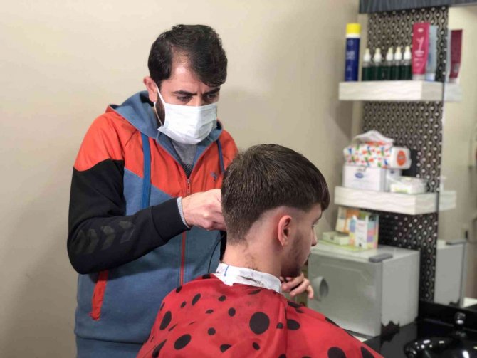 Berberlerde Çırak Yetişmiyor