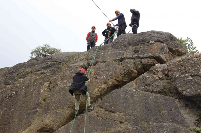 Gazetecilere Arama Kurtarma Ve Dağcılık Eğitimi Verildi