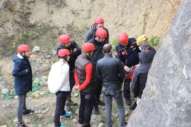 Gazetecilere Arama Kurtarma Ve Dağcılık Eğitimi Verildi