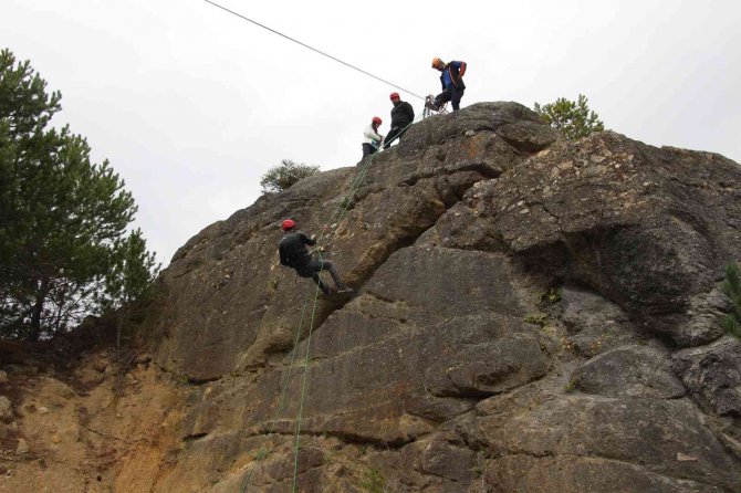 Gazetecilere Arama Kurtarma Ve Dağcılık Eğitimi Verildi
