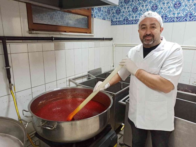 En Acı Biberden En Tatlı Reçelleri Üretiyor