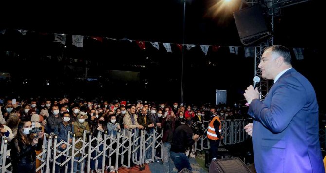 Büyük Ozan Aşık Veysel, Türkülerle Anıldı