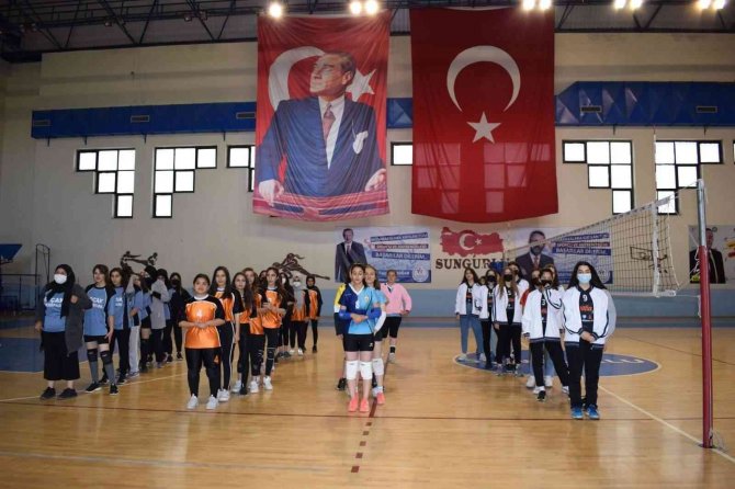 Cumhuriyet Kupası Genç Kızlar Voleybol Turnuvası Sona Erdi