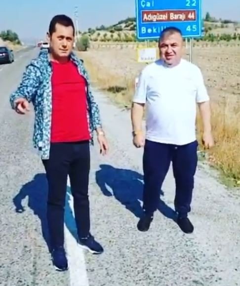 Ünlü Sanatçı Kaybettiği İddia Yüzünden Yol Kenarında Şınav Çekti