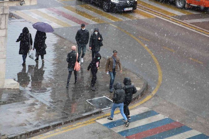 Erzurum Lapa Lapa Yağan Kara Teslim
