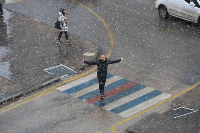 Erzurum Lapa Lapa Yağan Kara Teslim