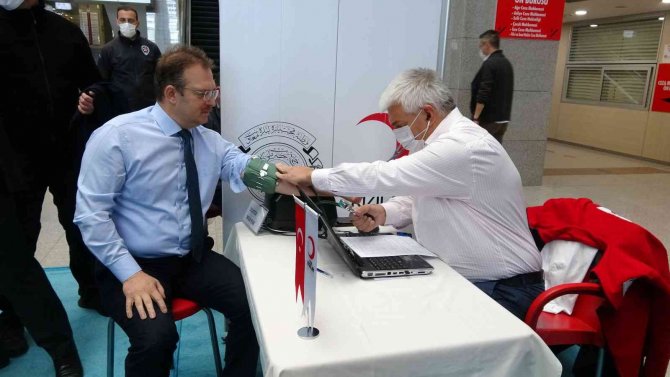 İ̇stanbul Adliyesi’nde Kan Bağış Noktası Kuruldu, Başsavcı Kan Verdi