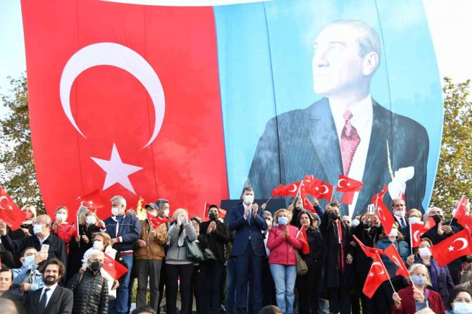 Kadıköy’de 29 Ekim Cumhuriyet Meşalesi Yakıldı
