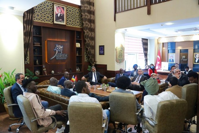 Çad Heyeti Rektör Polat İle Bir Araya Geldi