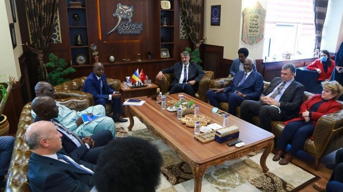 Çad Heyeti Rektör Polat İle Bir Araya Geldi