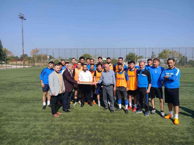 Müftü Soykök’ten Futbolculara Baklava İkramı
