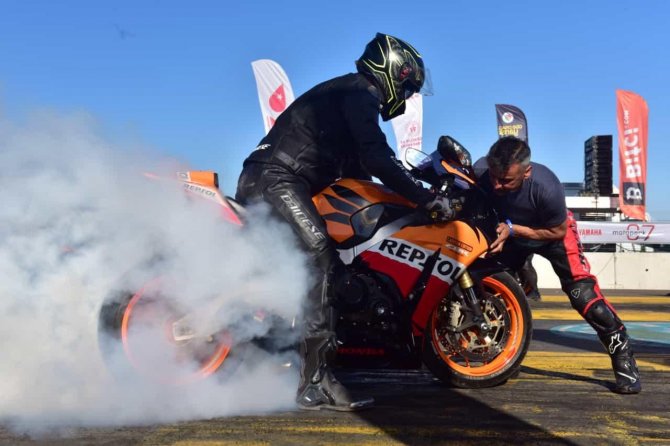 Türkiye Drag Şampiyonları Ödüllendirildi