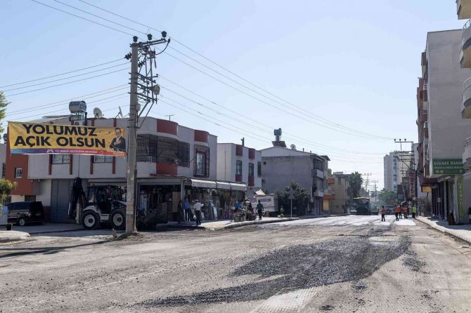 Toroslar’da Yol Ve Kaldırımlar Yenileniyor