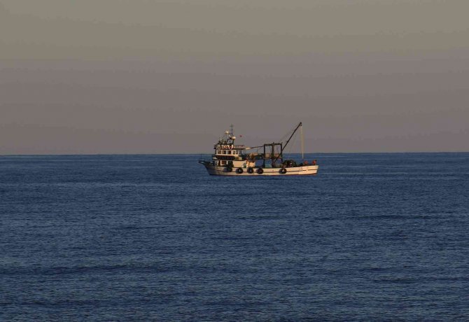 Akdeniz’de Balıktan Çok Çöp Çıkıyor, Balıkçı Nadas İstiyor