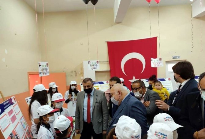 Tomarza Atatürk Ortaokulu’nda Tübi̇tak 4006 Bilim Fuarı Açıldı