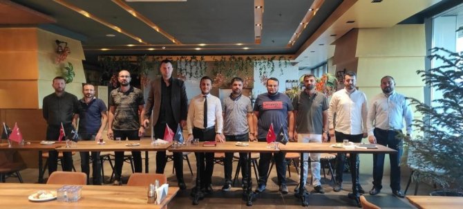 İ̇moti̇m Mobilya Avm Başkanını Seçti