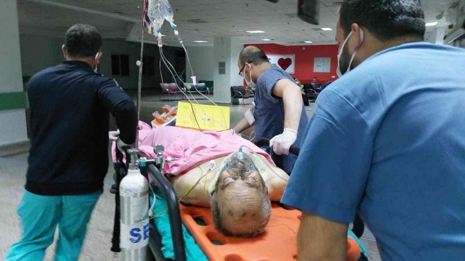 Tamir Ettikleri Minibüsün Altından Ezilen 1 Kişi Öldü, 1 Kişi Ağır Yaralandı