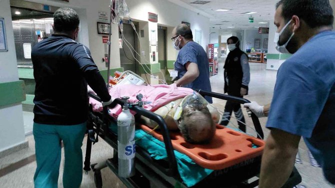 Tamir Ettikleri Minibüsün Altından Ezilen 1 Kişi Öldü, 1 Kişi Ağır Yaralandı