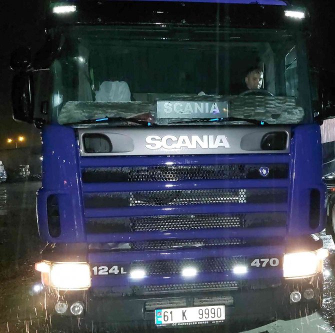 Samsun’da Hafif Ticari Araç Tır İle Çarpıştı: 2 Yaralı