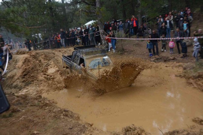 Sındırgı’da Offroad Yarışları Nefes Kesti