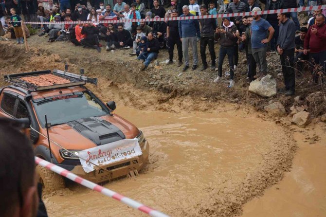 Sındırgı’da Offroad Yarışları Nefes Kesti