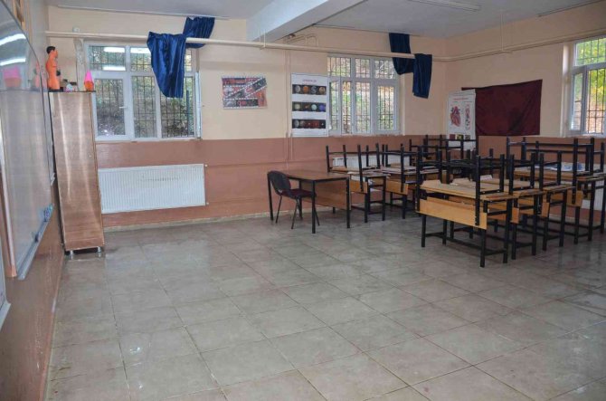 Vefakar Öğretmenlerden Anlamlı Temizlik