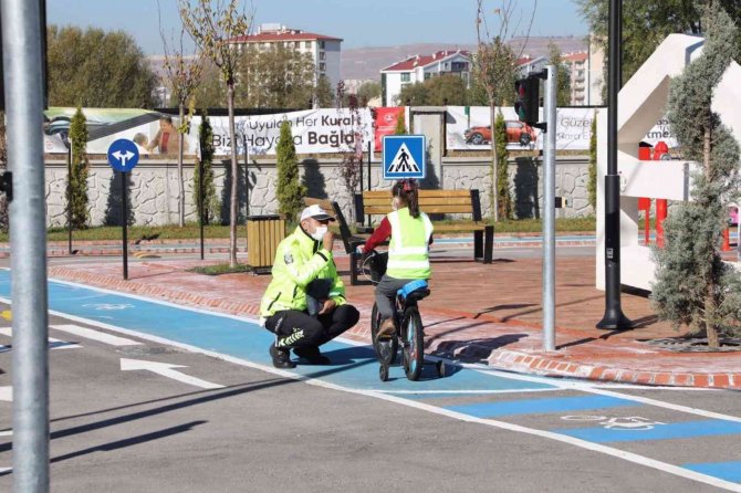 Sivas’ta 11 Bin Öğrenciye Trafik Eğitimi Verilecek