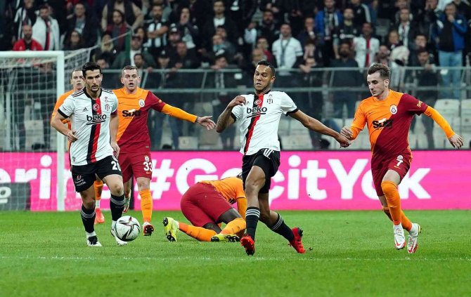 Süper Lig: Beşiktaş: 1 - Galatasaray: 1 (İ̇lk Yarı)