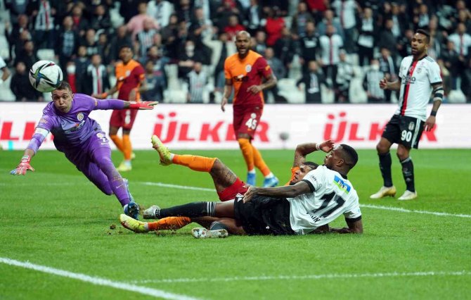 Süper Lig: Beşiktaş: 2 - Galatasaray: 1 (Maç Sonucu)