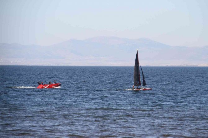 İ̇zmir’den Gelen Sporcular Beyşehir Gölü’ndeki Susuzluğa Yelken Açtı