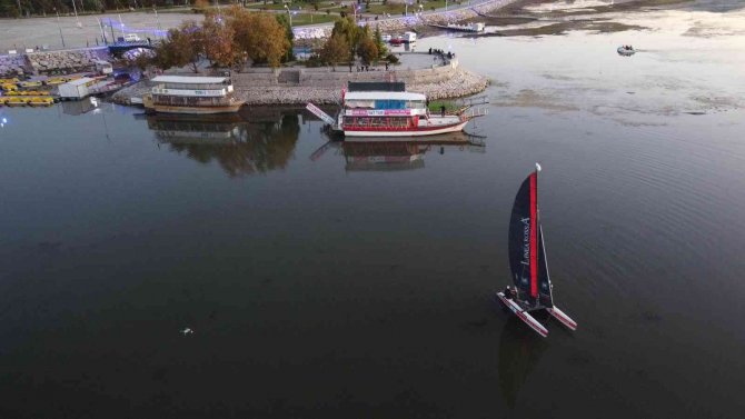 İ̇zmir’den Gelen Sporcular Beyşehir Gölü’ndeki Susuzluğa Yelken Açtı