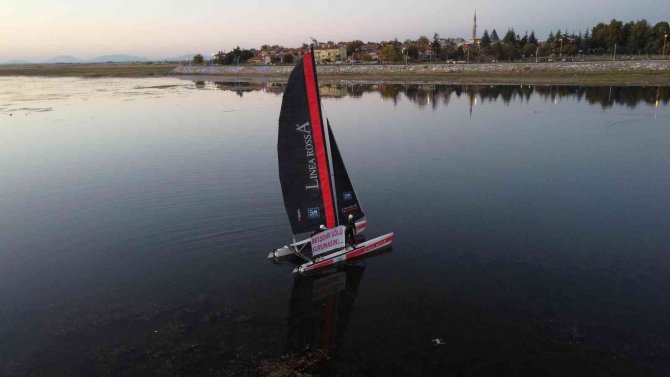 İ̇zmir’den Gelen Sporcular Beyşehir Gölü’ndeki Susuzluğa Yelken Açtı