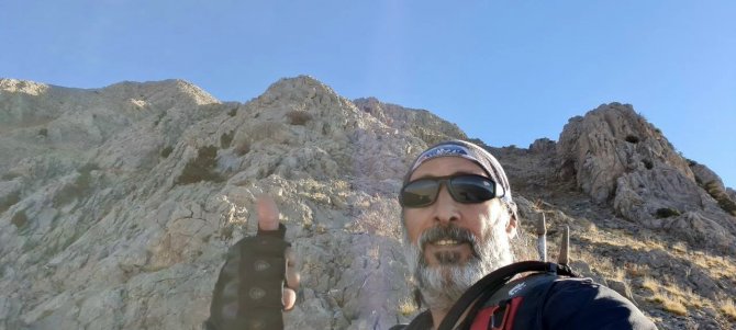 Türkiye’nin İlk Ve Tek Solo Alpinisti Erdek Cennet, Munzur Dağlarının Zirvesine Tırmandı