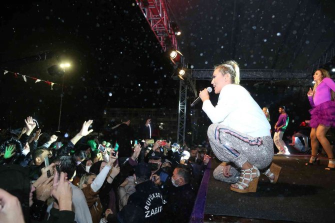 Ordu’da Demet Akalın Rüzgarı