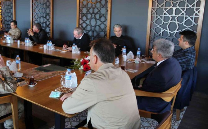 Vali Bilmez, Büyükşehirin Çalışmalarını Gazeteci, Güvenlik Ve Strateji Uzmanlarına Anlattı