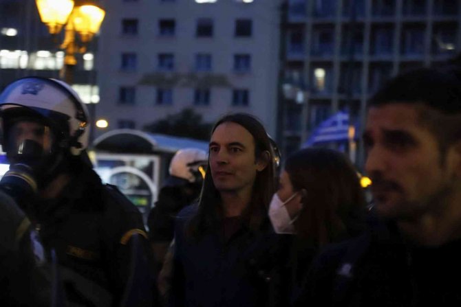 Yunanistan’da Polis Şiddetine Karşı Halk Sokaklara Döküldü