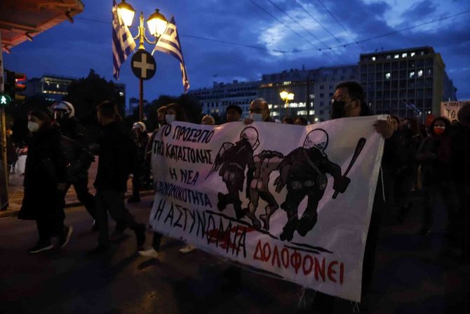 Yunanistan’da Polis Şiddetine Karşı Halk Sokaklara Döküldü