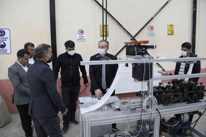 Ağrı Milli Eğitim Müdürü Kökrek, Lisede Üretilen Çalışmaları İnceledi