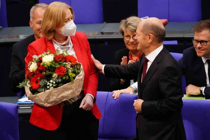 Almanya’da Yeni Federal Meclis Başkanı Bearbel Bas Oldu