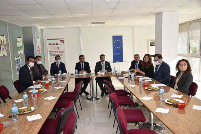 Denizli’de ’Bütünleştirici Bilim Ve Sanat Eğitimi’ Projesi Hayata Geçirildi