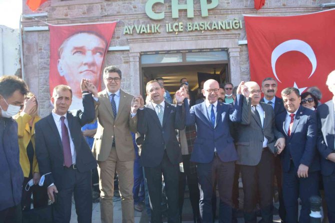 Ayvalık’ta Mesut Ergin Ve 7 Belediye Meclis Üyesi İçin Bir Tören Daha